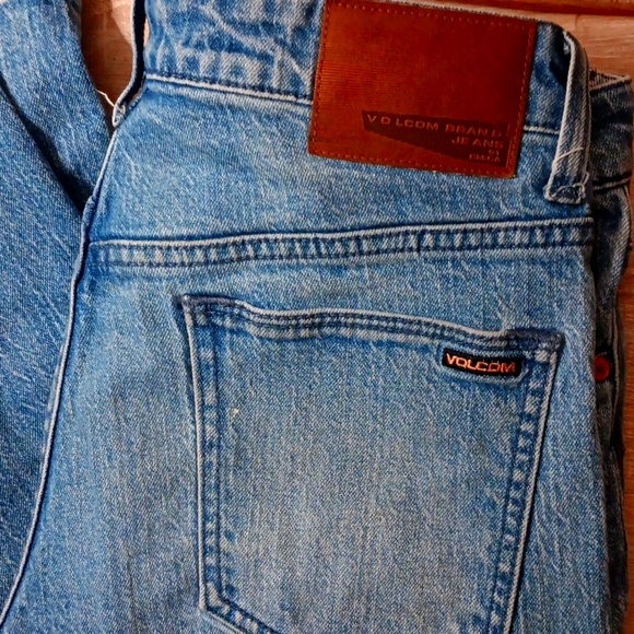 Slim Straight - Picture 3 of 4